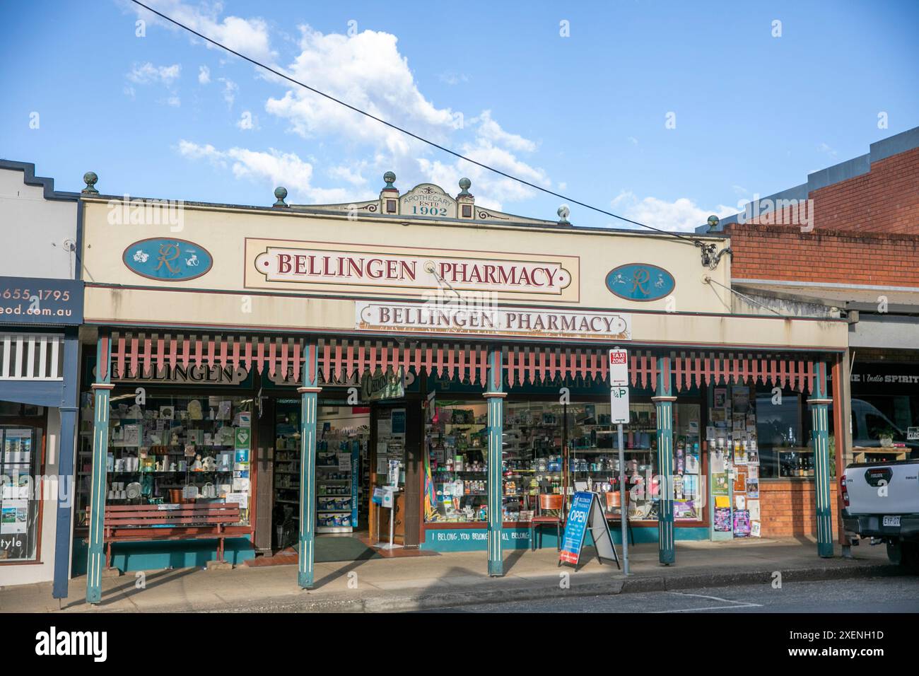 Pharmacie traditionnelle australienne chimiste dans la ville de Bellingen en Nouvelle-Galles du Sud, Australie Banque D'Images