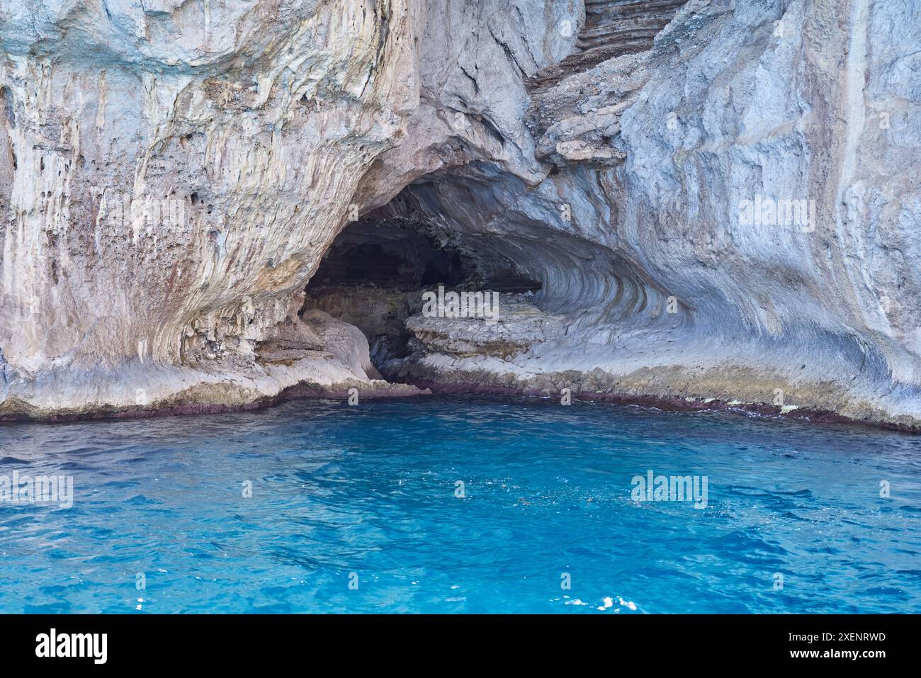 Grotte sur la côte de l'île de Capri, archipel Campanien, Italie Banque D'Images