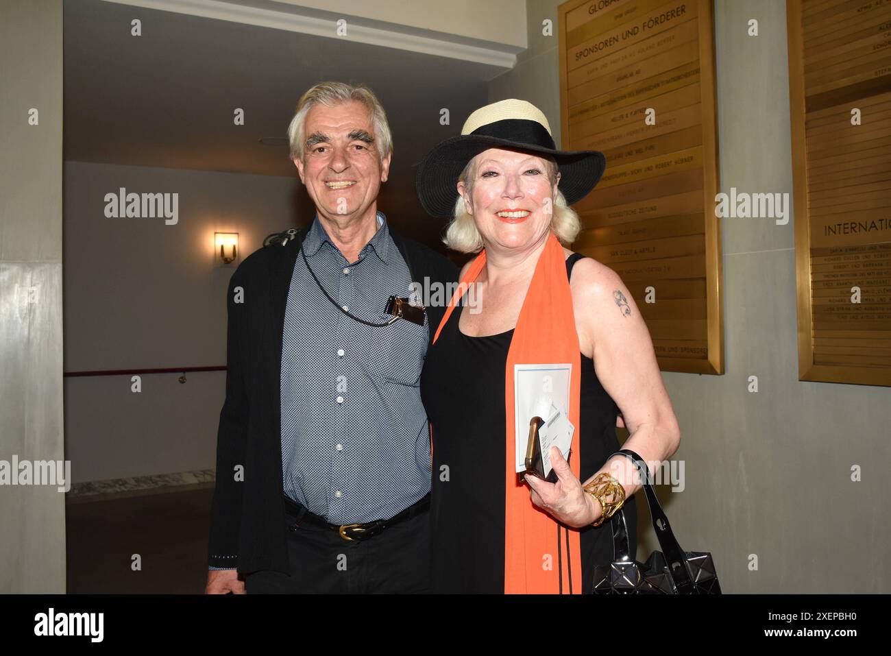 Dr Karsten Temme Susanne Wiebe Modedesignerin Muenchen 28.06.2024 Bayerische Staatsoper Muenchner Opernfestspiele Premiere von le Grand Macabre Muenchen *** Dr Karsten Temme Susanne Wiebe styliste Munich 28 06 2024 Bavarian State Opera Festival Munich première du Grand Macabre Munich Banque D'Images