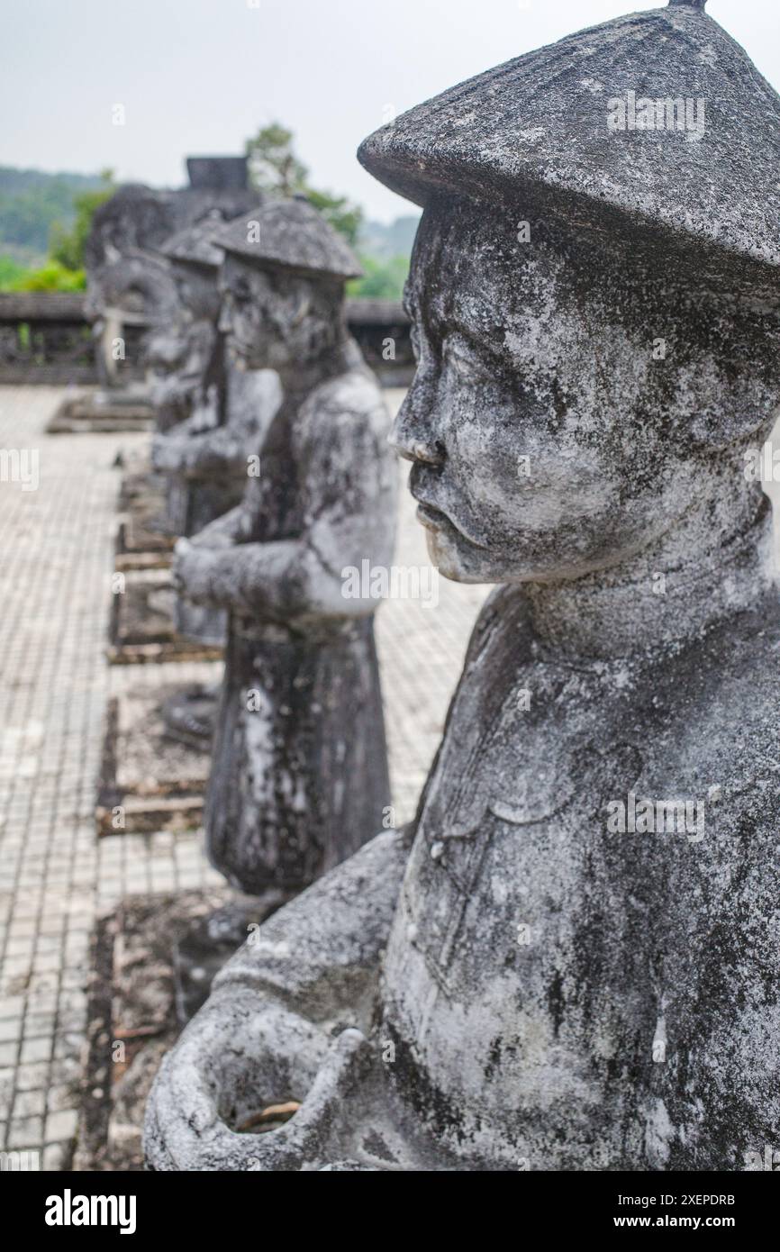 Hue, Vietnam - 6 février 2024 : figures gardiennes au mausolée de l'empereur Khai Dinh, à Hue, Vietnam Banque D'Images