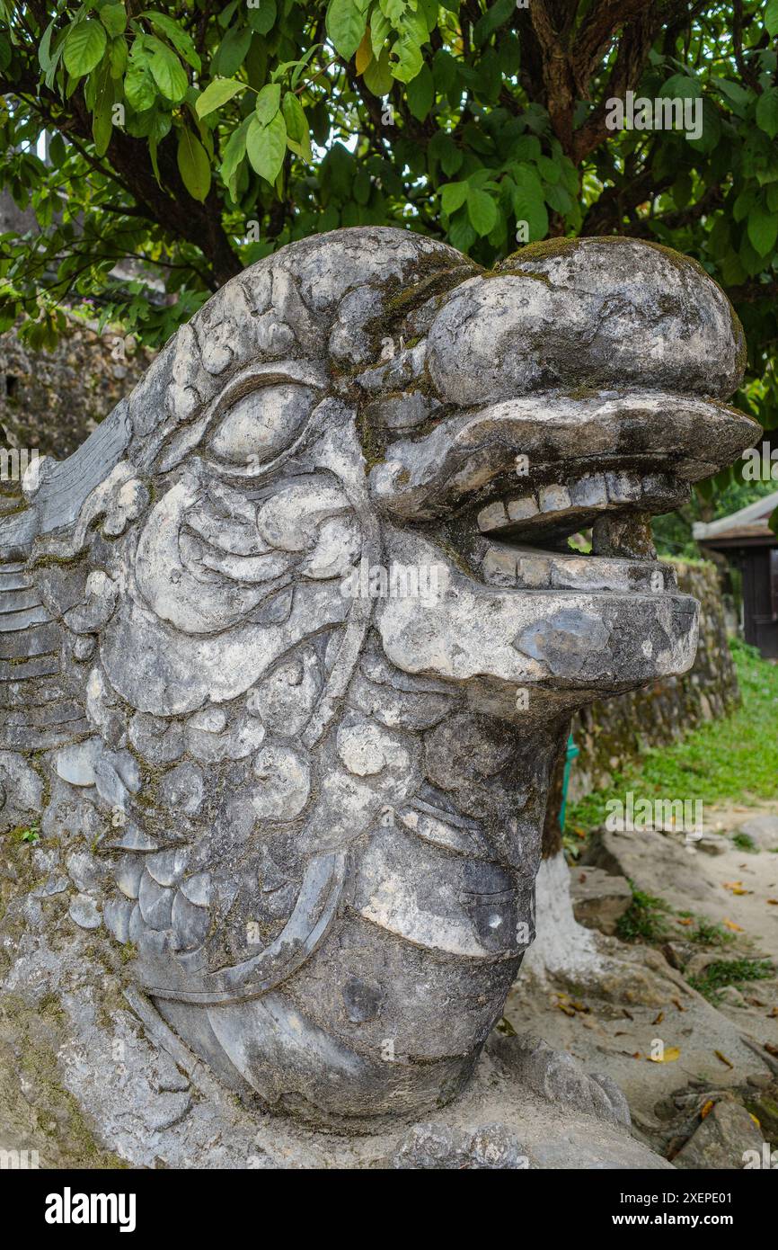 Hue, Vietnam - 6 février 2024 : escalier en pierre menant au mausolée de l'empereur Khai Dinh à Hue, Vietnam Banque D'Images