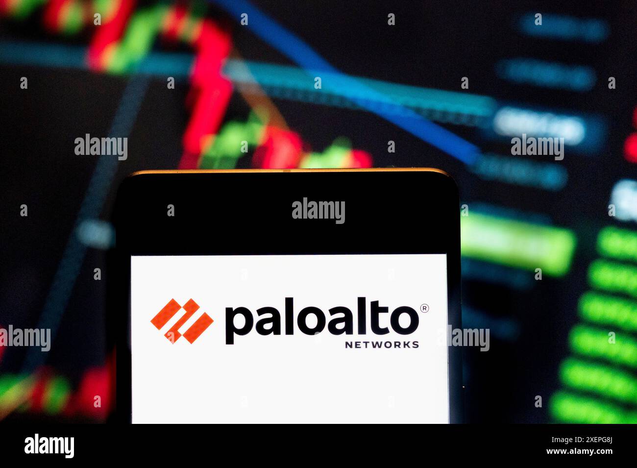Chine. 21 juin 2024. Dans cette illustration photo, la multinationale américaine de cybersécurité, Palo Alto Networks (NASDAQ : PANW), logo vu affiché sur un smartphone avec un graphique d'indice boursier économique en arrière-plan. Crédit : SOPA images Limited/Alamy Live News Banque D'Images