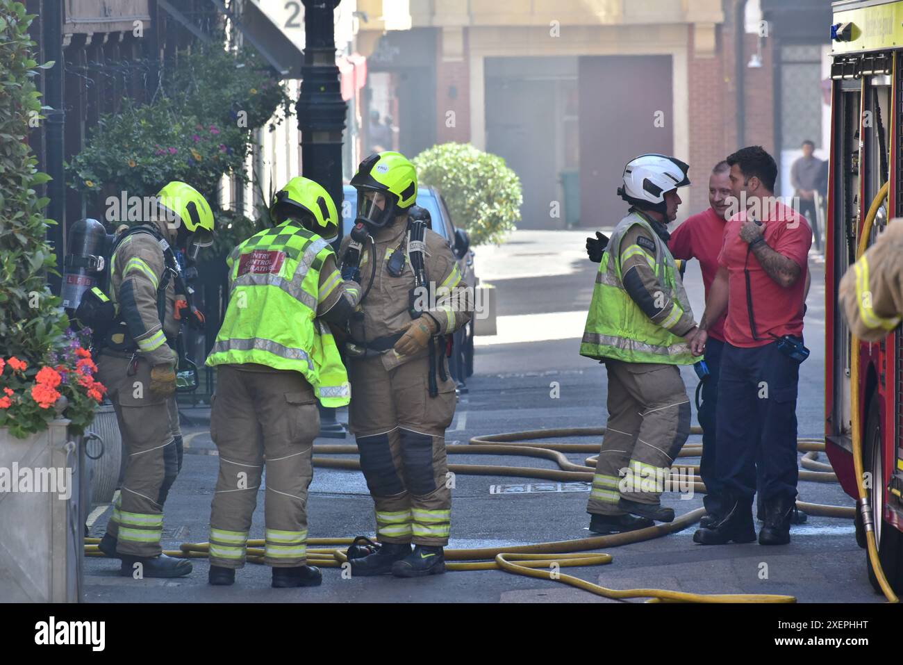 Londres, Royaume-Uni. 29 juin 2024. 7 véhicules des pompiers sont appelés à un incendie à Brunton place, Mayfair. Crédit : Andrea Domeniconi/Alamy Live News Banque D'Images