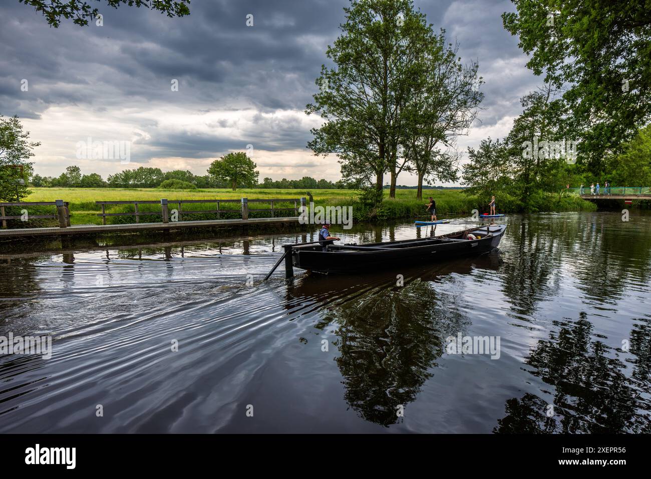 Barge de tourbe sur la rivière Hamme. Worpswede, basse-Saxe, Allemagne Banque D'Images