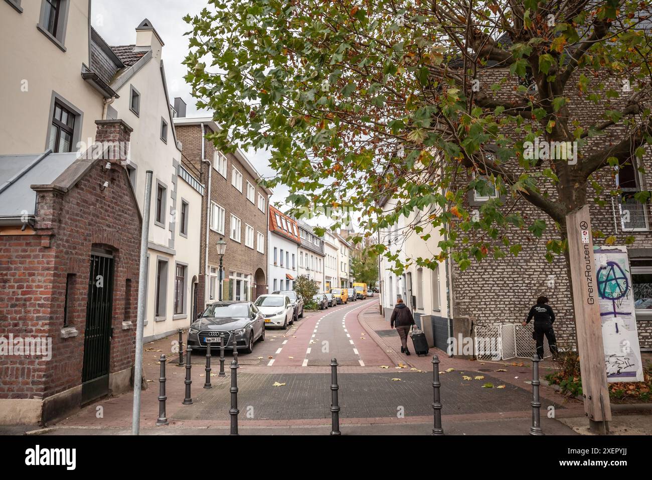 Cette photo montre le passage frontalier entre l'Allemagne et les pays-Bas à Vaals, avec Kleng Wach sur le sentier de Grenzrouten. Il met en évidence l'inte Banque D'Images