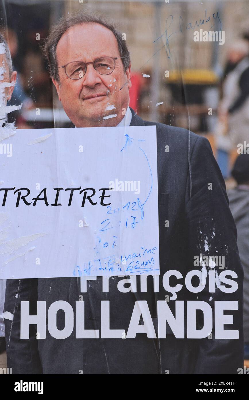 Corrèze, France. 28 juin 2024. François Hollande a qualifié de « traître ». L’ancien Président de la République française est candidat aux élections législatives des 30 juin et 7 juillet 2024 en Corrèze. Ici, sur son affiche électorale, le qualificatif « traître » a été ajouté. François Hollande fait partie de la coalition électorale « Nouveau Front populaire ». Corrèze, Limousin, France, Europe. Crédit : photo de HM images/Alamy Live News. Banque D'Images