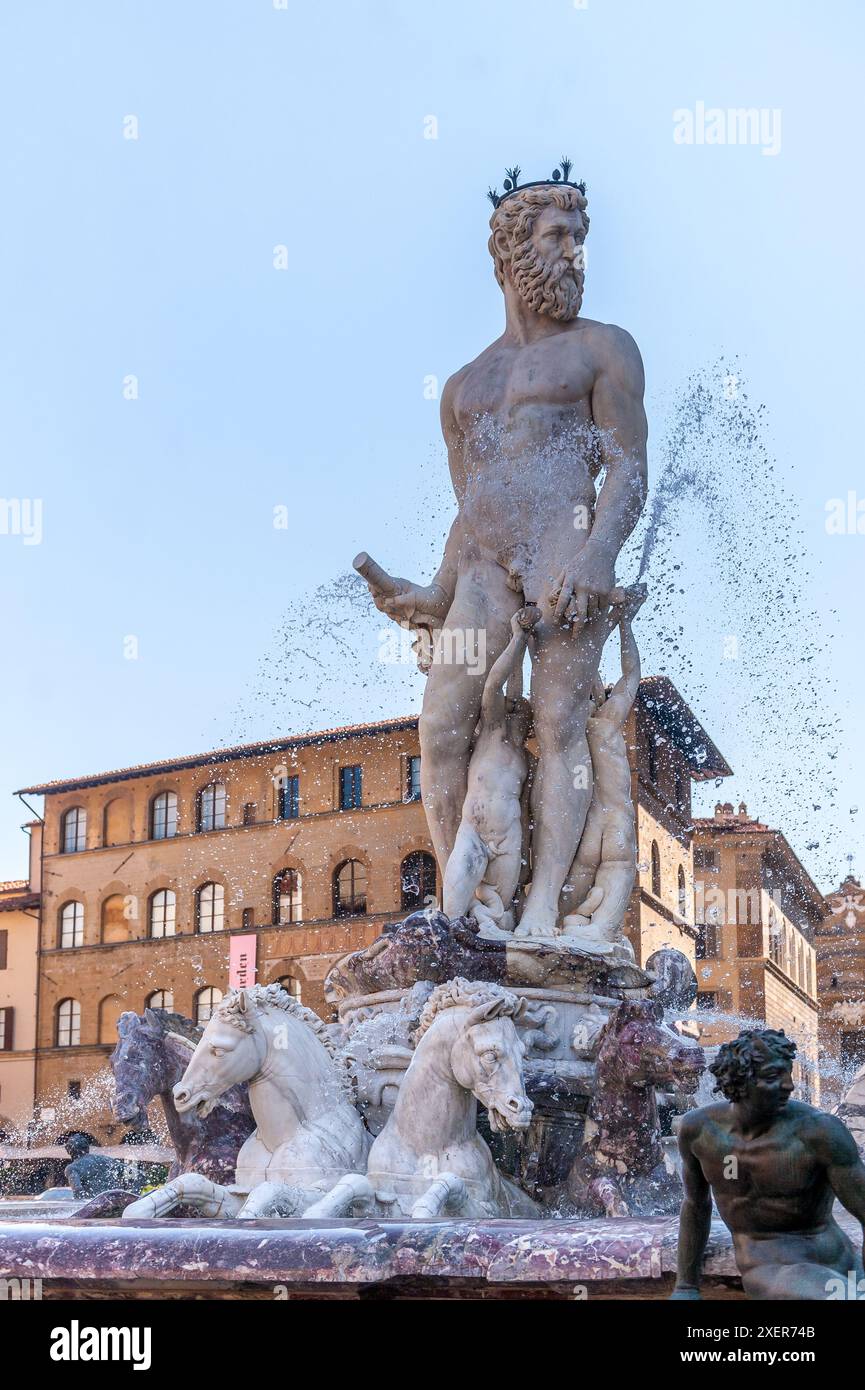Vue de la fontaine de Neptune sur la Piazza della Signoria, Florence, Italie, un chef-d'œuvre de la Renaissance par Bartolomeo Ammannati symbolisant la puissance du Banque D'Images