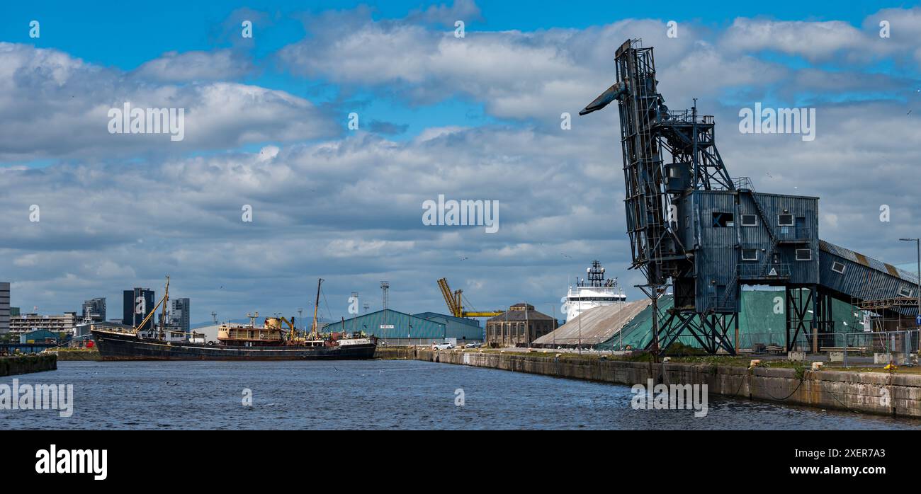 Leith Docks, Édimbourg, Écosse, Royaume-Uni, 29 juin 2024. Le navire historique SS Explorer construit en 1955 avait un rôle principal en tant que navire de recherche halieutique et a été équipé à un niveau élevé pour le confort des scientifiques et des marins. Mis hors service en 1985, il a un poste d'amarrage gratuit à Leith pendant que les bénévoles travaillent à la restauration. Plus de £500 000 est nécessaire pour la mettre en cale sèche et enlever la rouille. Crédit : Sally Anderson/Alamy Live News Banque D'Images