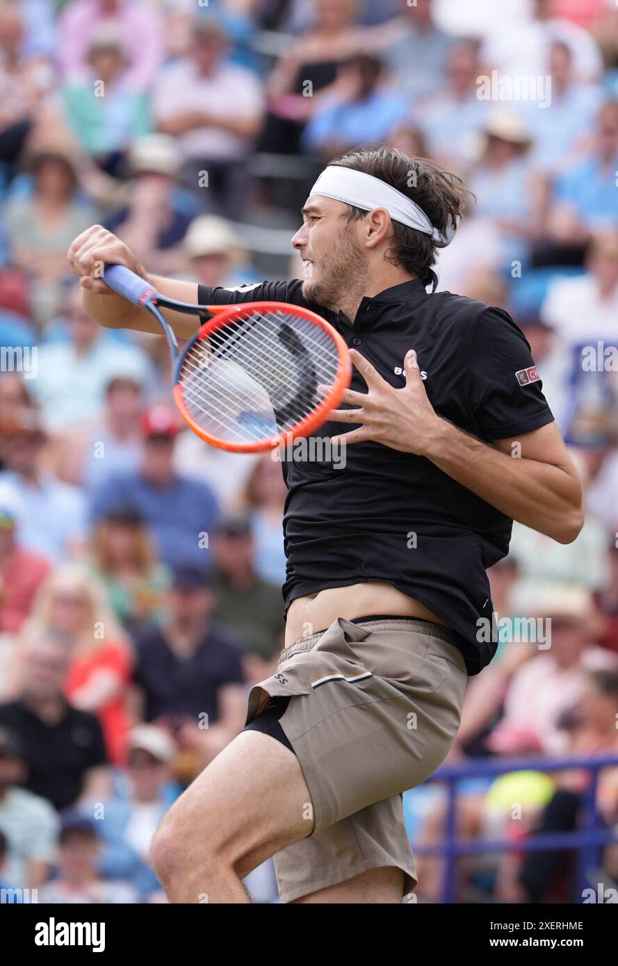 Taylor Fritz en action contre Max Purcell lors de la finale masculine le huitième jour du Rothesay International au Devonshire Park, Eastbourne. Date de la photo : samedi 29 juin 2024. Banque D'Images