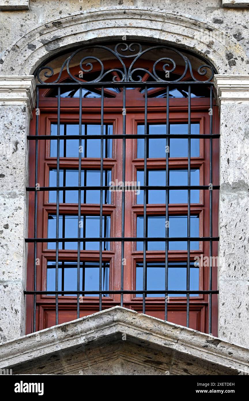 GUADALAJARA, JALISCO, MEXIQUE : de nombreuses fenêtres de Zona Centro ont été conçues il y a des siècles et peuvent être très élaborées dans leurs décorations à Guadalajara. Banque D'Images