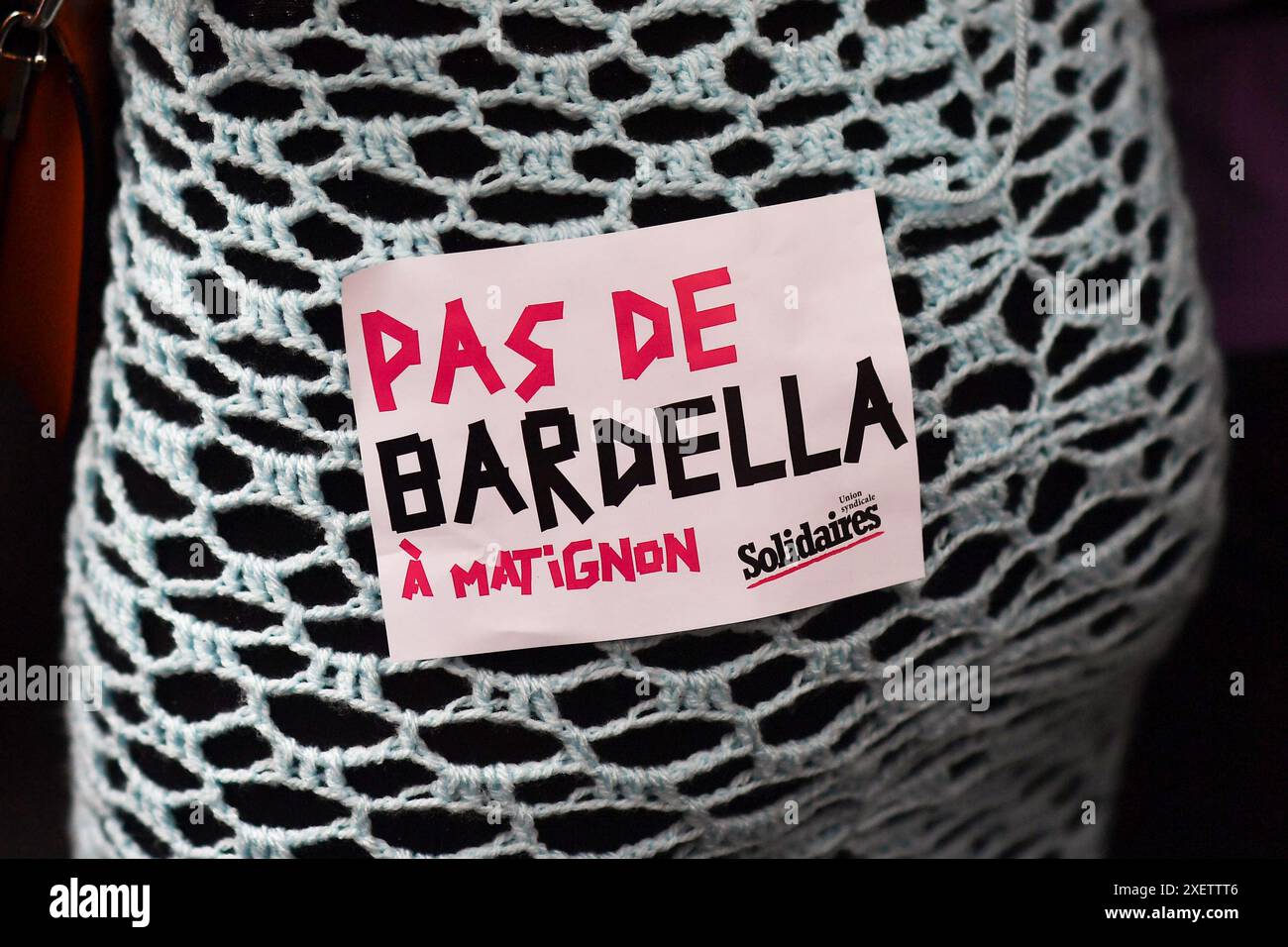 Paris, France. 29 juin 2024. Julien Mattia/le Pictorium - Gay Pride 2024 Paris - 29/06/2024 - France/Ile-de-France (région) ; Ile-de-France (région)/Paris - des milliers de personnes ont défilé samedi lors de la Marche de la fierté 2024, scandant des slogans anti-homophobie et anti-transphobie, à Paris, le 29 juin 2024. Crédit : LE PICTORIUM/Alamy Live News Banque D'Images