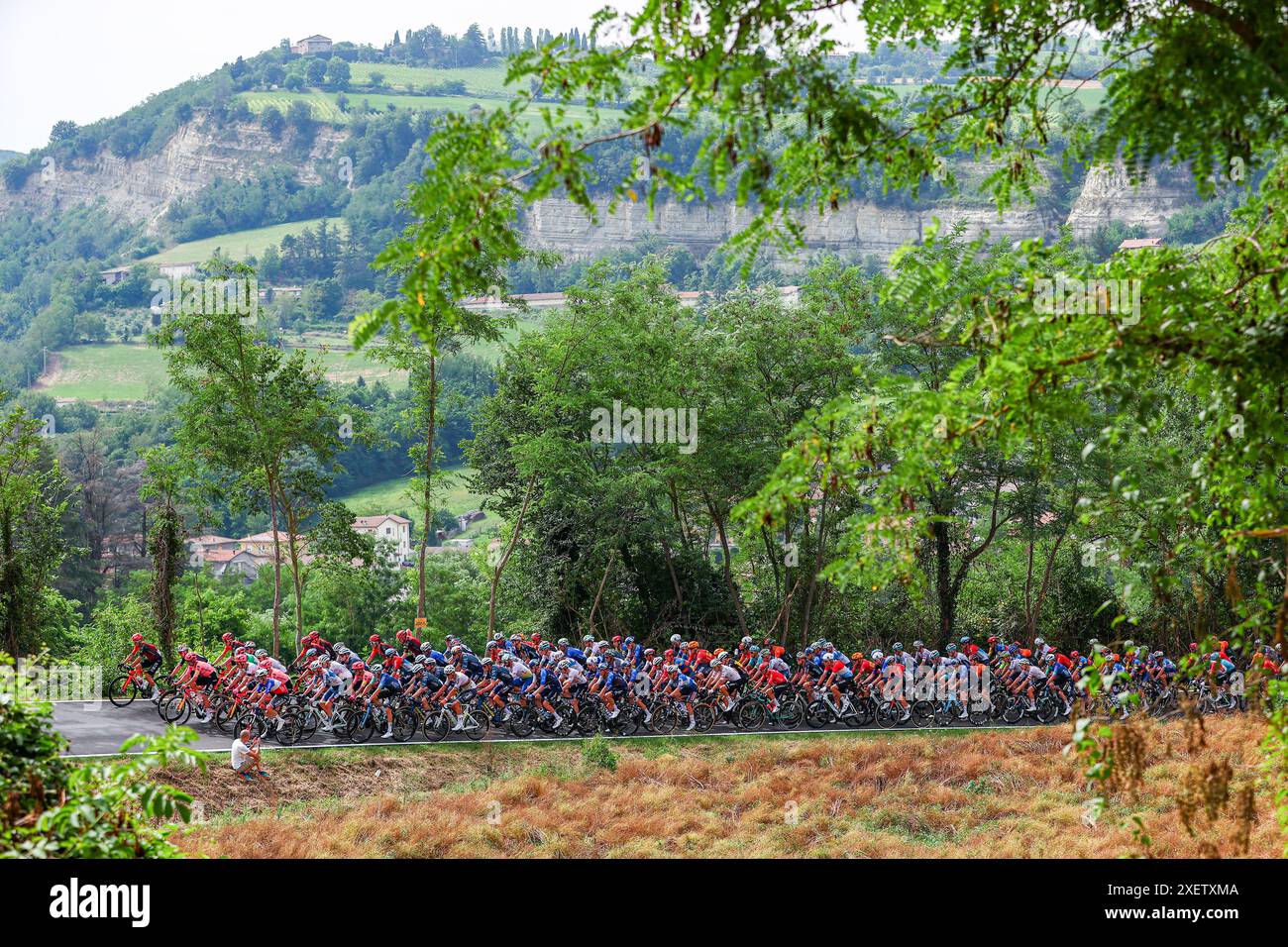 RIMINI, ITALIE - JUIN 29 : illustration du peloton lors de l'étape 1 de la 111ème édition du Tour de France 2024, une étape de 206 km avec départ à Florence et arrivée à Rimini le 29 juin 2024 à Rimini, Italie, 29/06/2024 ( photo de Luca Bettini / Pool / GodingImages crédit : Peter Goding / Alamy Live News Banque D'Images