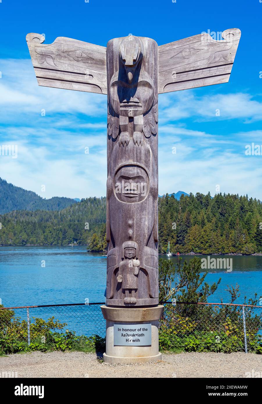 Première nation Tlaoquiaht ha’wiih Totem Pole à Tofino, île de Vancouver, Colombie-Britannique, Canada. Banque D'Images