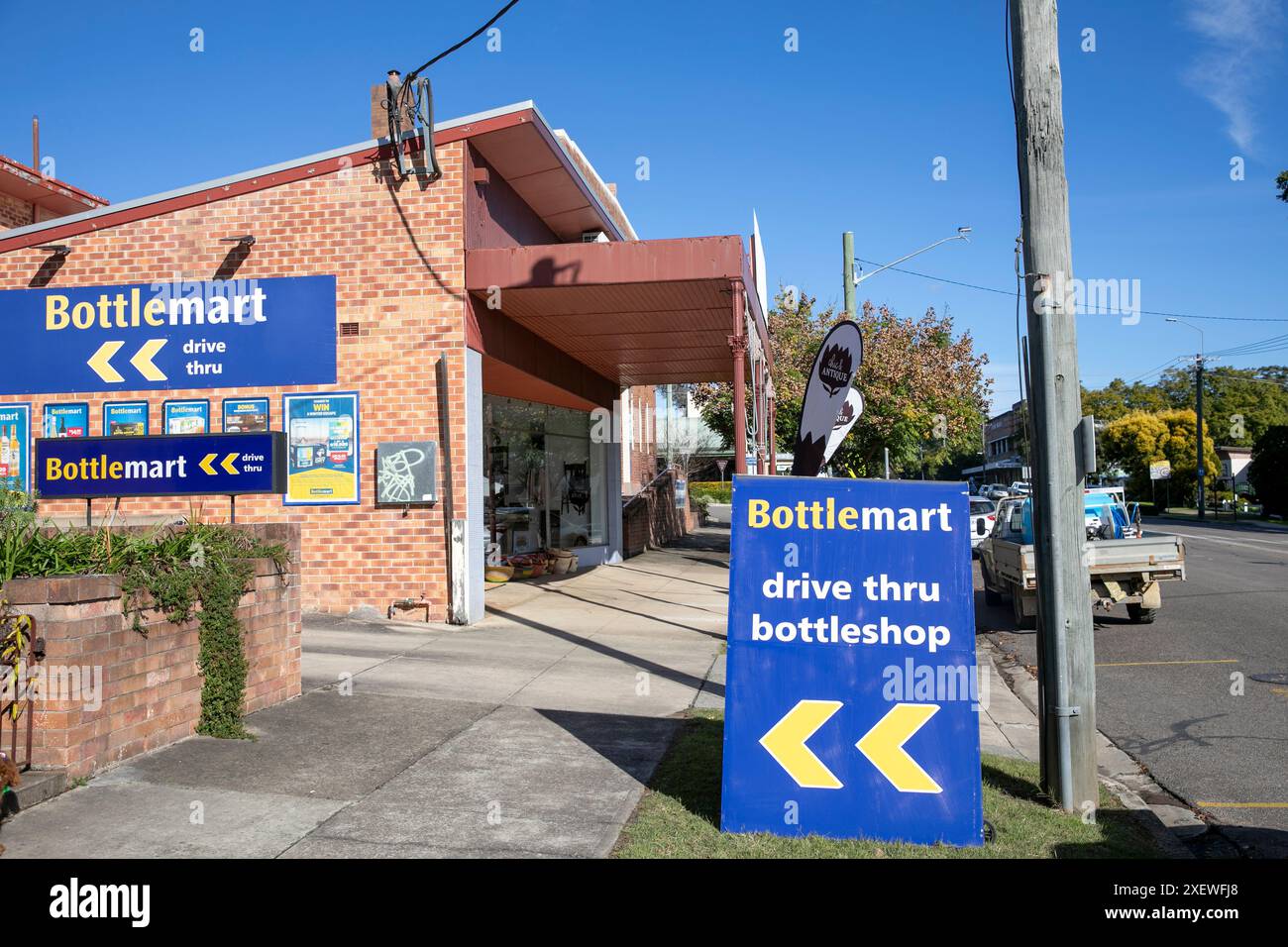 Bottlemart drive-thru Bottlemart dans le centre-ville de Dungog, région de Nouvelle-Galles du Sud, Australie Banque D'Images