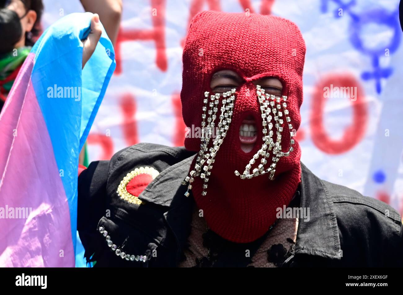 Mexico, Mexique. 29 juin 2024. Une personne masquée participant à une manifestation appelée « contre-march » pour protester contre le génocide perpétré à Gaza par le gouvernement israélien. Plus de 37 800 morts et près de 86 900 blessés suite aux attaques menées par Israël contre le peuple palestinien. (Crédit image : © Carlos Tischler/eyepix via ZUMA Press Wire) USAGE ÉDITORIAL SEULEMENT! Non destiné à UN USAGE commercial ! Banque D'Images