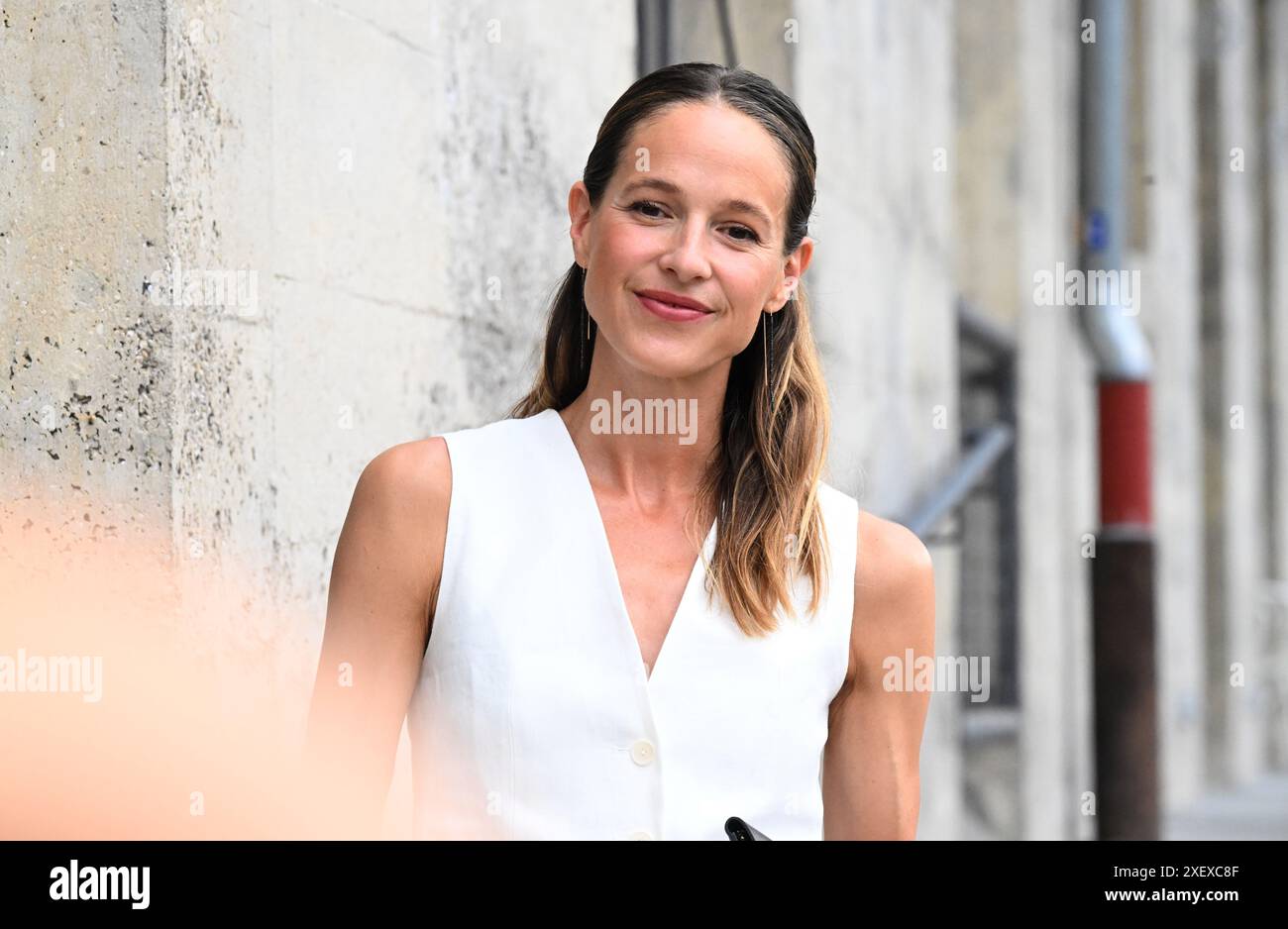 Munich, Allemagne. 29 juin 2024. L'actrice Lisa Bitter participera au gala d'ouverture avec la première mondiale de la comédie 'Zwei zu eins' à l'Isarphilharmonie de HP8 dans le cadre du Festival du film de Munich. Crédit : Felix Hörhager/dpa/Alamy Live News Banque D'Images