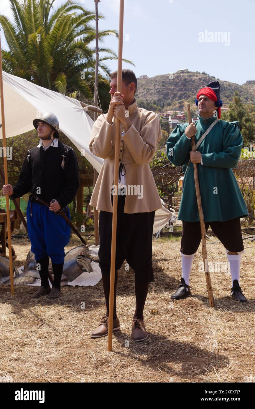 Santa Brigida, Las Palmas, Espagne - juin 29 2024 : les membres de l'Association pour la diffusion de l'histoire des îles Canaries participent à des événements historiques Banque D'Images