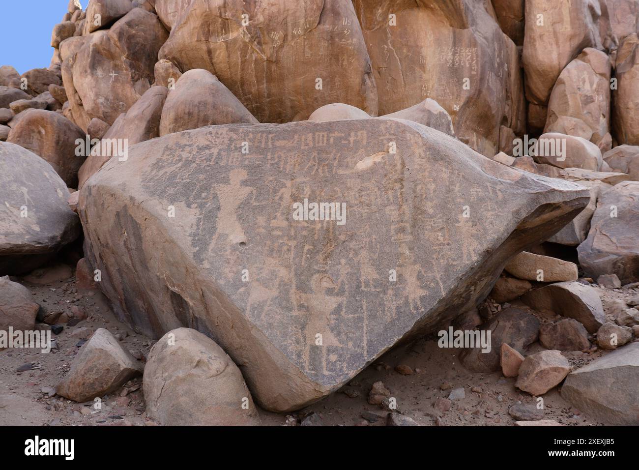 La stèle de la famine (anciennes inscriptions égyptiennes écrites en hiéroglyphes égyptiens situées sur l'île de Sehel à Assouan, Égypte) Banque D'Images