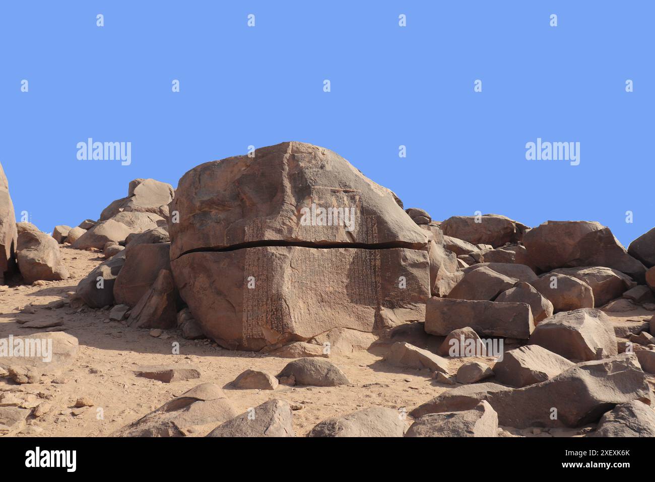 La stèle de la famine (anciennes inscriptions égyptiennes écrites en hiéroglyphes égyptiens situées sur l'île de Sehel à Assouan, Égypte) Banque D'Images