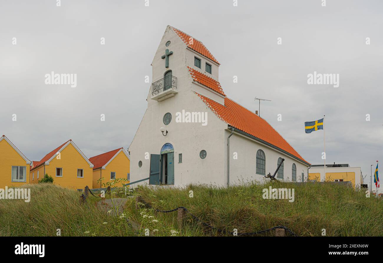 Le chemin pavé jusqu'à l'entrée de l'église suédoise à Skagen, Danemark, le 29 mai 2024 Banque D'Images