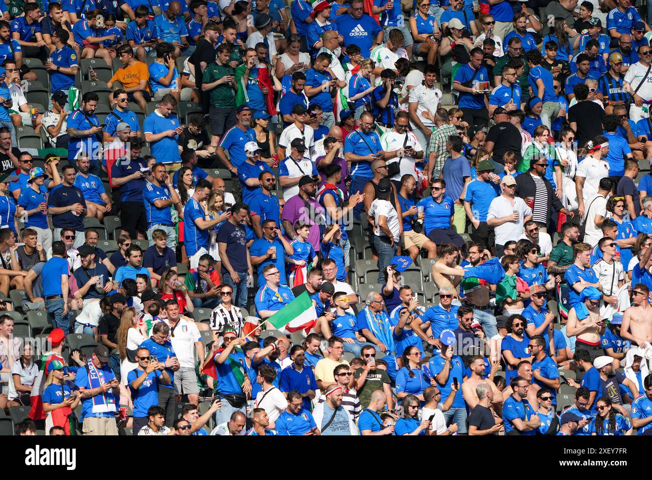 Berlin, Allemagne. 29 juin 2024. Les supporters italiens avant le match Suisse - Italie UEFA Euro 2024 Round of 16 à l'Olympiastadion de Berlin le 29 juin 2024. (Photo par : Dimitrije Vasiljevic) crédit : Dimitrije Vasiljevic/Alamy Live News Banque D'Images