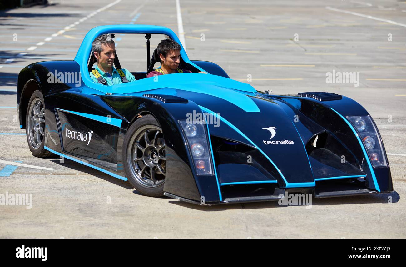 Dynacar, véhicule électrique, chercheurs travaillent dans la voiture électrique, unité industrie, industrie automobile, Centre technologique, Tecnalia recherche & innovation, de Banque D'Images