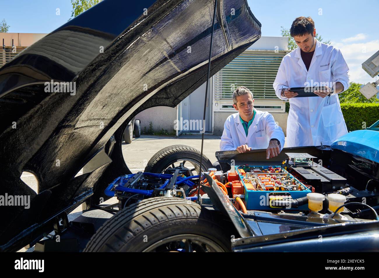Dynacar, véhicule électrique, chercheurs travaillent dans la voiture électrique, unité industrie, industrie automobile, Centre technologique, Tecnalia recherche & innovation, de Banque D'Images