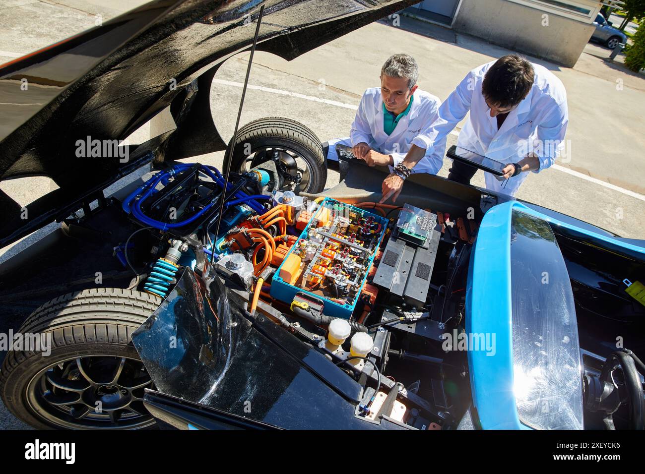 Dynacar, véhicule électrique, chercheurs travaillent dans la voiture électrique, unité industrie, industrie automobile, Centre technologique, Tecnalia recherche & innovation, de Banque D'Images