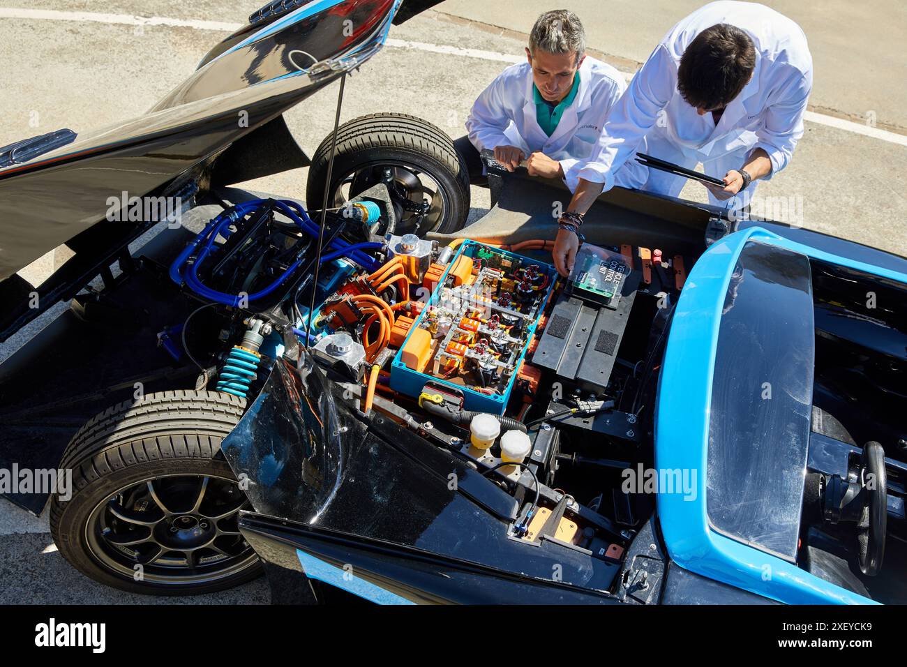 Dynacar, véhicule électrique, chercheurs travaillent dans la voiture électrique, unité industrie, industrie automobile, Centre technologique, Tecnalia recherche & innovation, de Banque D'Images