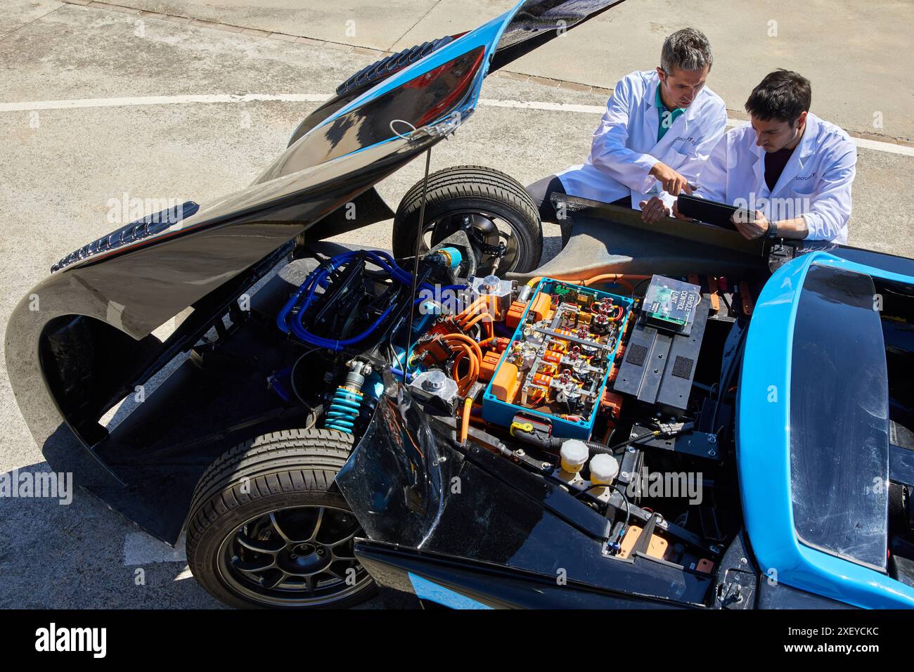 Dynacar, véhicule électrique, chercheurs travaillent dans la voiture électrique, unité industrie, industrie automobile, Centre technologique, Tecnalia recherche & innovation, de Banque D'Images