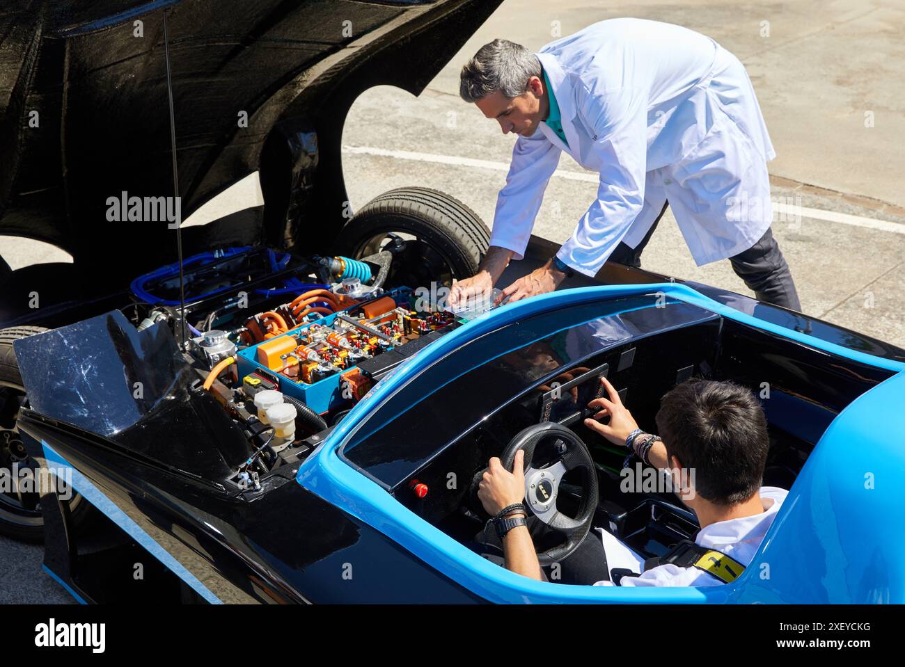 Dynacar, véhicule électrique, chercheurs travaillent dans la voiture électrique, unité industrie, industrie automobile, Centre technologique, Tecnalia recherche & innovation, de Banque D'Images