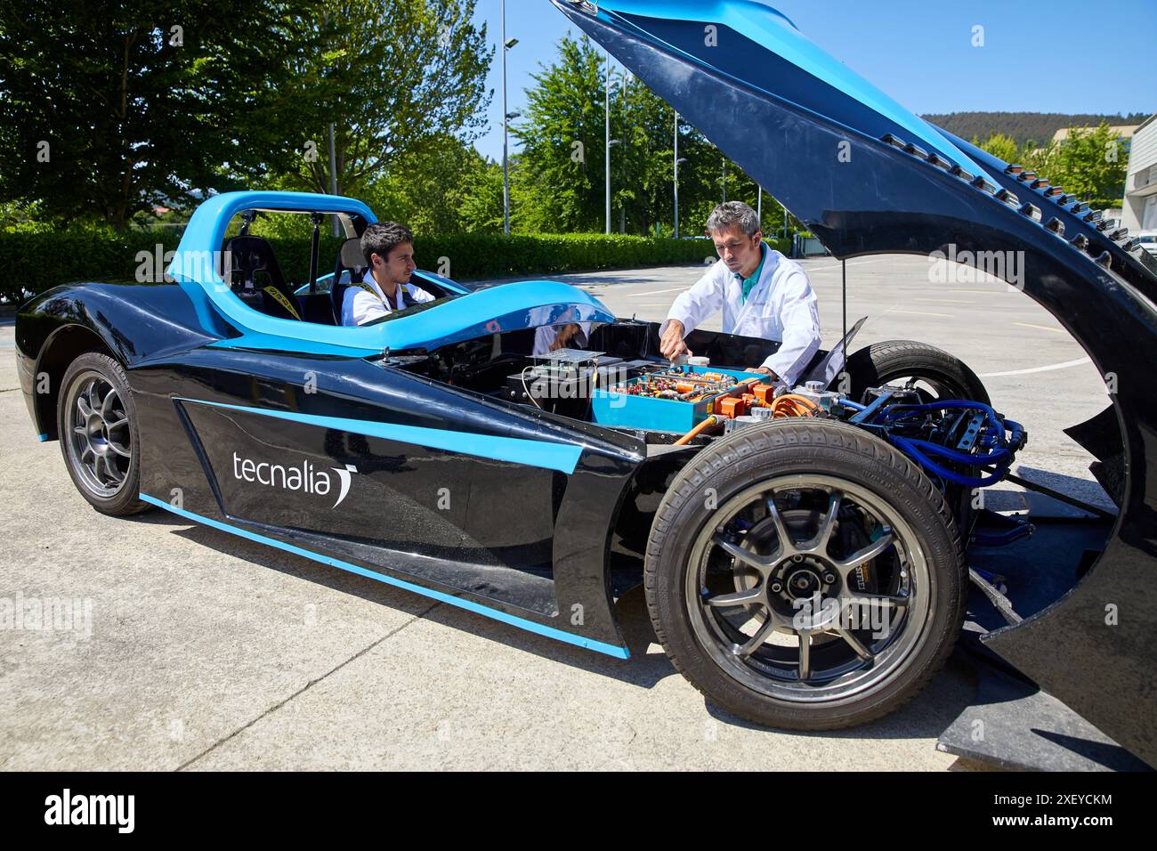 Dynacar, véhicule électrique, chercheurs travaillent dans la voiture électrique, unité industrie, industrie automobile, Centre technologique, Tecnalia recherche & innovation, de Banque D'Images