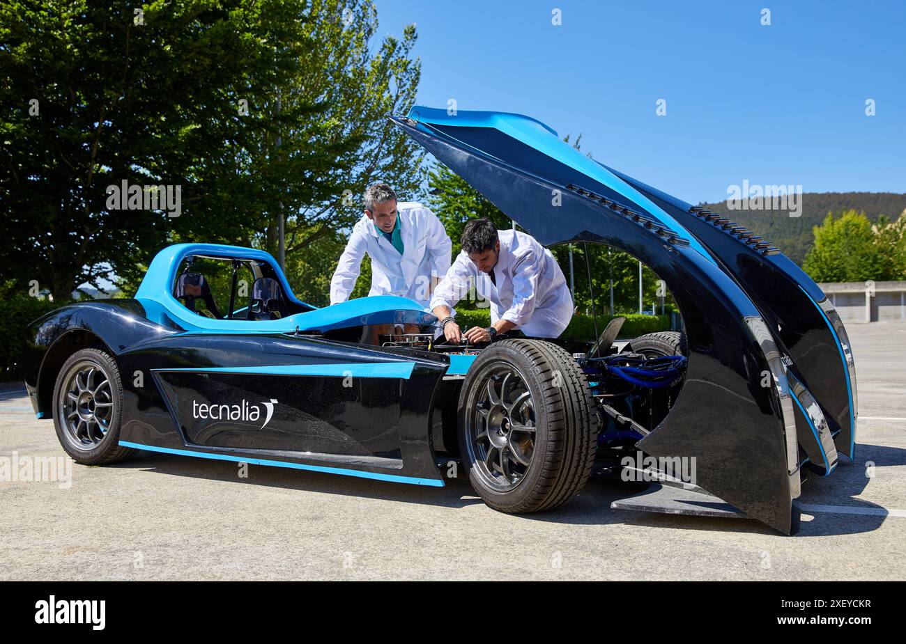 Dynacar, véhicule électrique, chercheurs travaillent dans la voiture électrique, unité industrie, industrie automobile, Centre technologique, Tecnalia recherche & innovation, de Banque D'Images