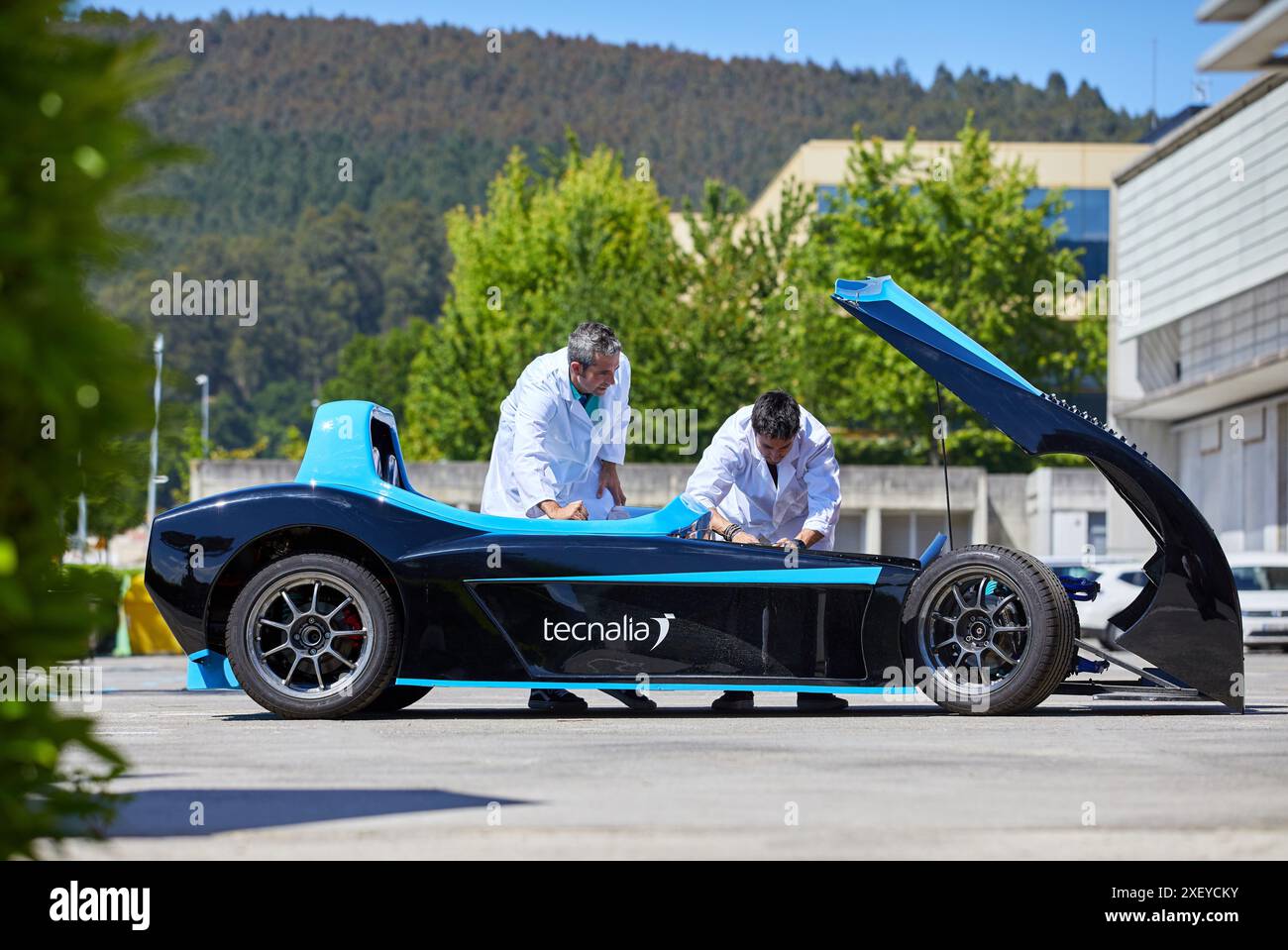 Dynacar, véhicule électrique, chercheurs travaillent dans la voiture électrique, unité industrie, industrie automobile, Centre technologique, Tecnalia recherche & innovation, de Banque D'Images