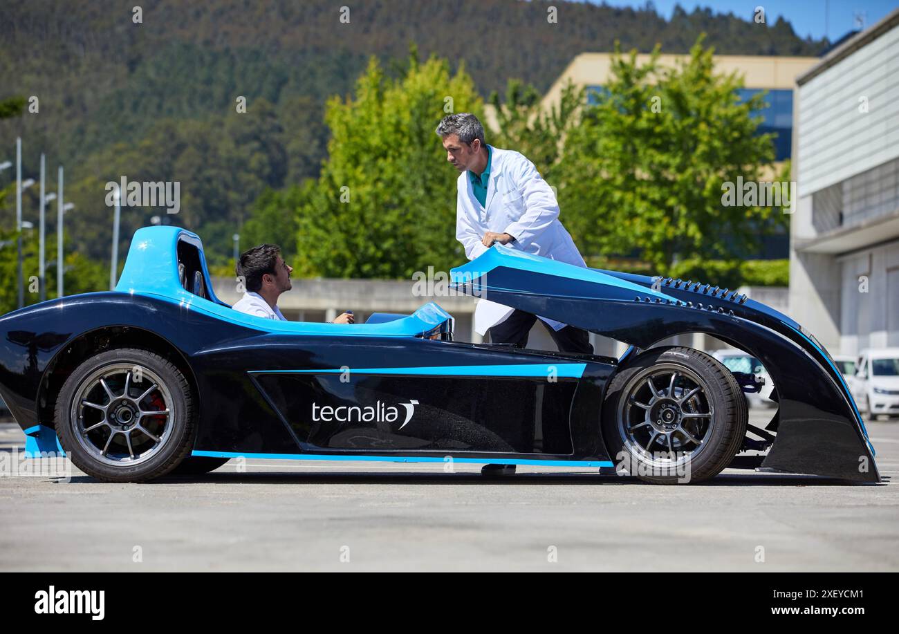 Dynacar, véhicule électrique, chercheurs travaillent dans la voiture électrique, unité industrie, industrie automobile, Centre technologique, Tecnalia recherche & innovation, de Banque D'Images