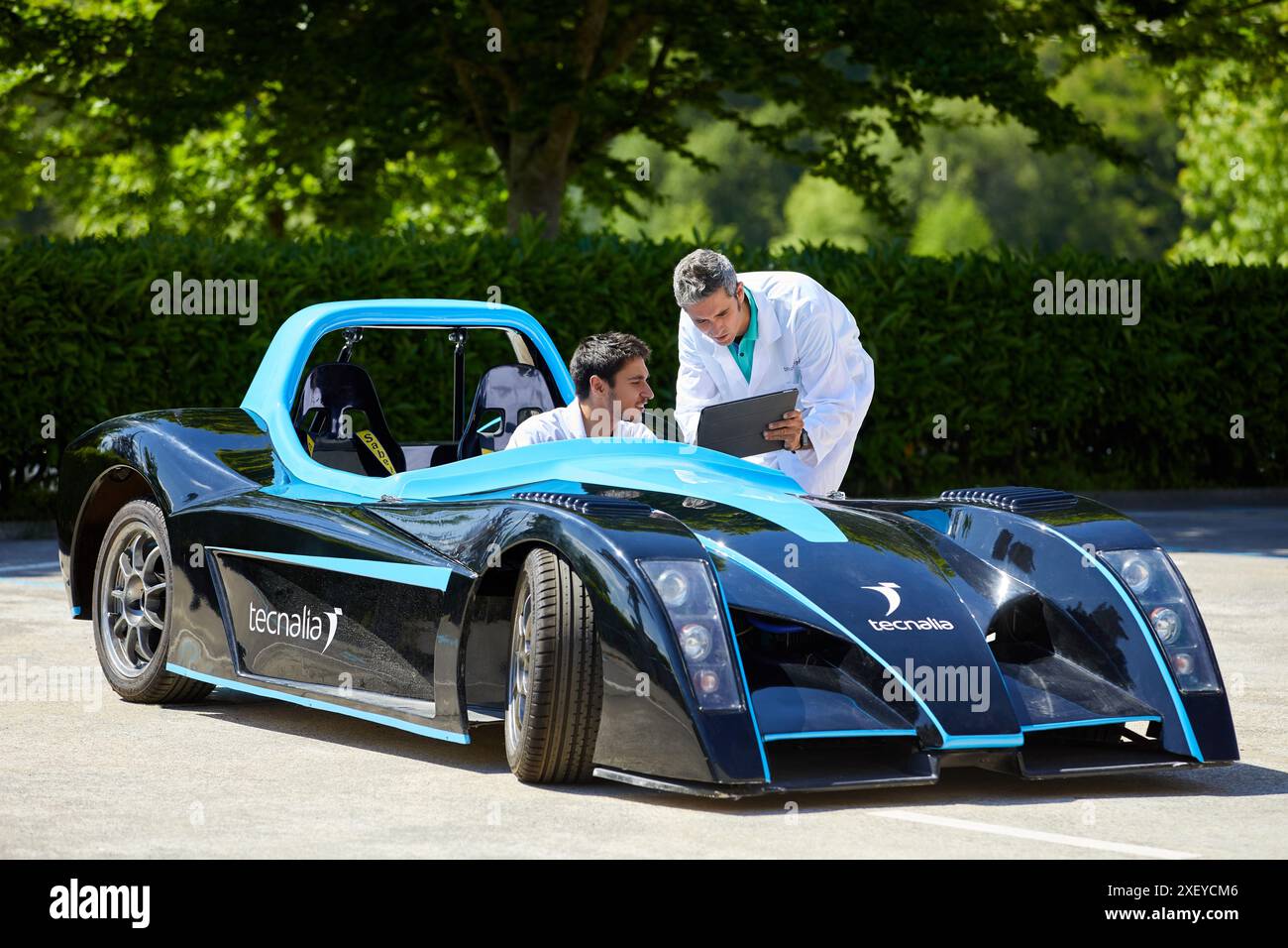 Dynacar, véhicule électrique, chercheurs travaillent dans la voiture électrique, unité industrie, industrie automobile, Centre technologique, Tecnalia recherche & innovation, de Banque D'Images