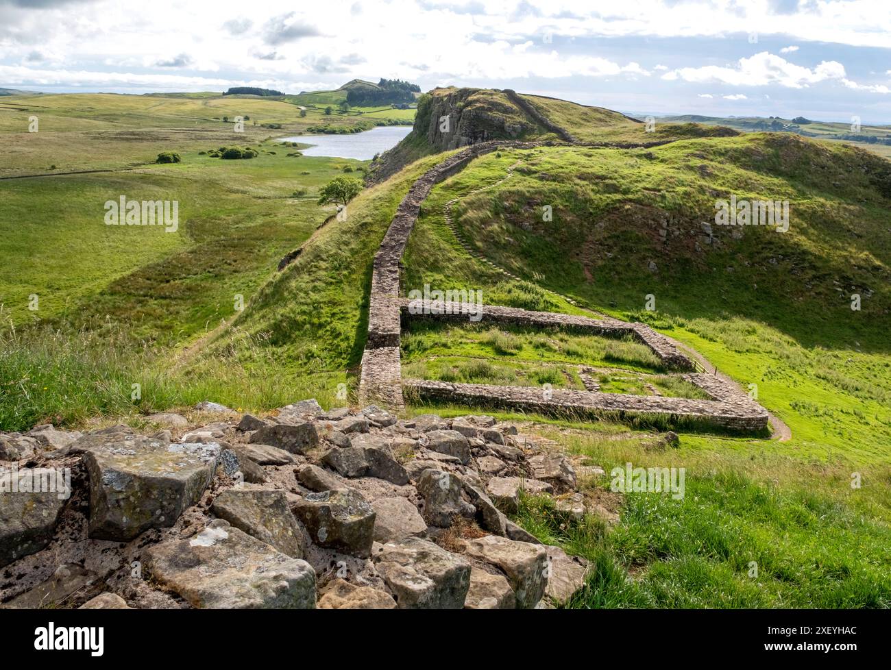 Vue vers l'est vers Milecastle 39 - Hadrien's Wall, Northumberland, Angleterre. Banque D'Images