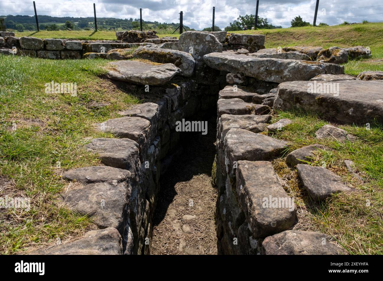 Canal d'eau, entrée North Gate. Fort romain de Chesters, Chollerford, Hexham, Northumberland, Angleterre. Banque D'Images Canal d'eau, entrée North Gate. Fort romain de Chesters, Chollerford, Hexham, Northumberland, Angleterre. Banque D'Images