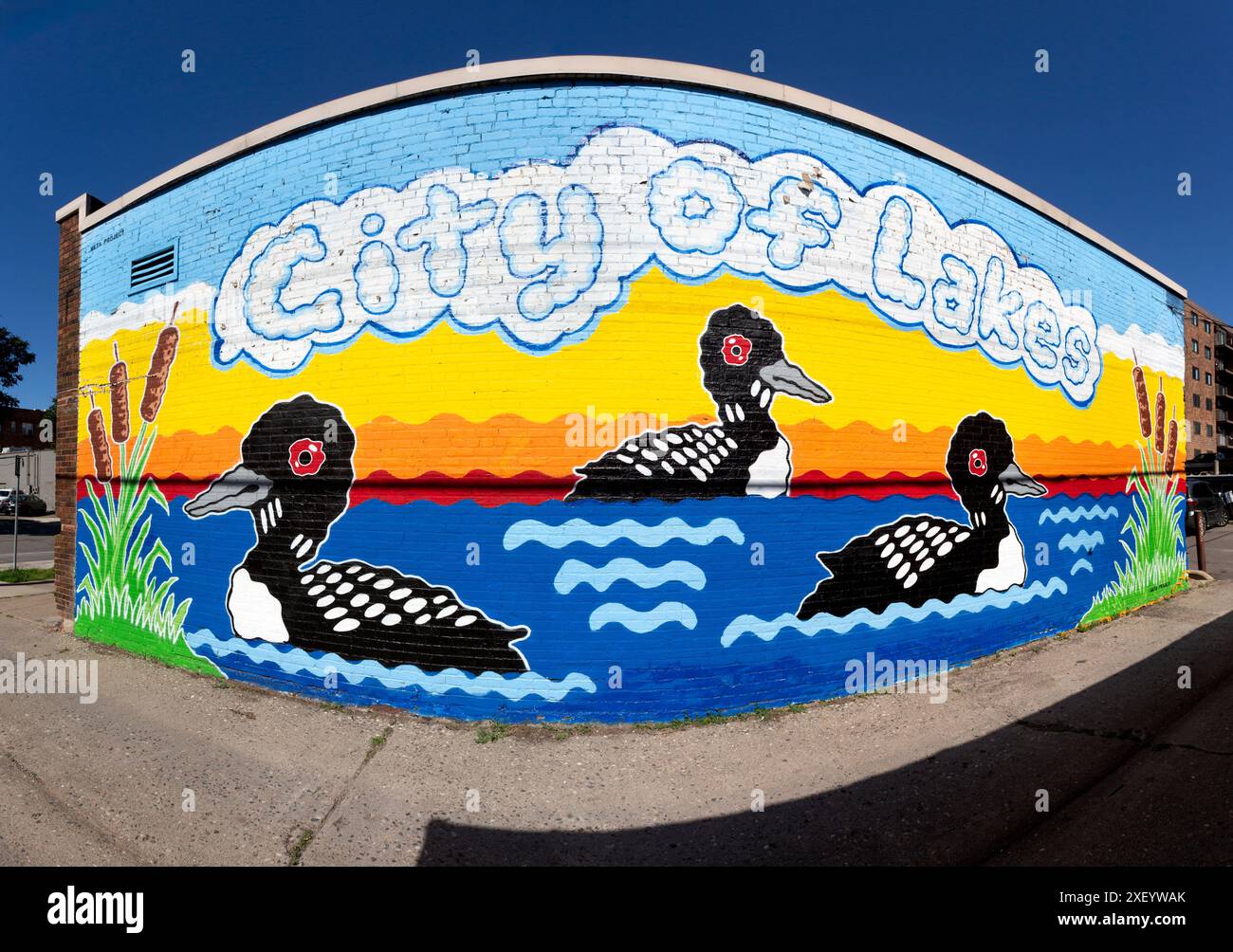 L'équipe du projet META, composée de Brookita Corazon et de Kid Quam, a peint la murale de la ville des lacs le 25 septembre 2022. La murale est située sur le côté de la Brya Banque D'Images