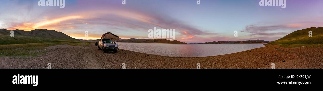 Camping au lac Tsagaan dans le parc national Terkhiin Tsagaan nuur. Banque D'Images