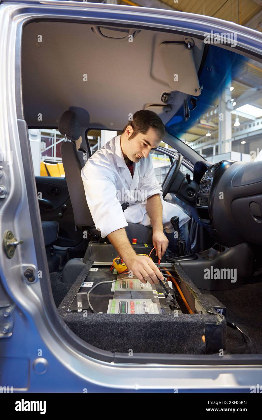 Recherche et développement dans les véhicules électriques nouveaux concepts et plate-forme de développement de composants pour les véhicules à propulsion électrique NCV Industry et TR Banque D'Images