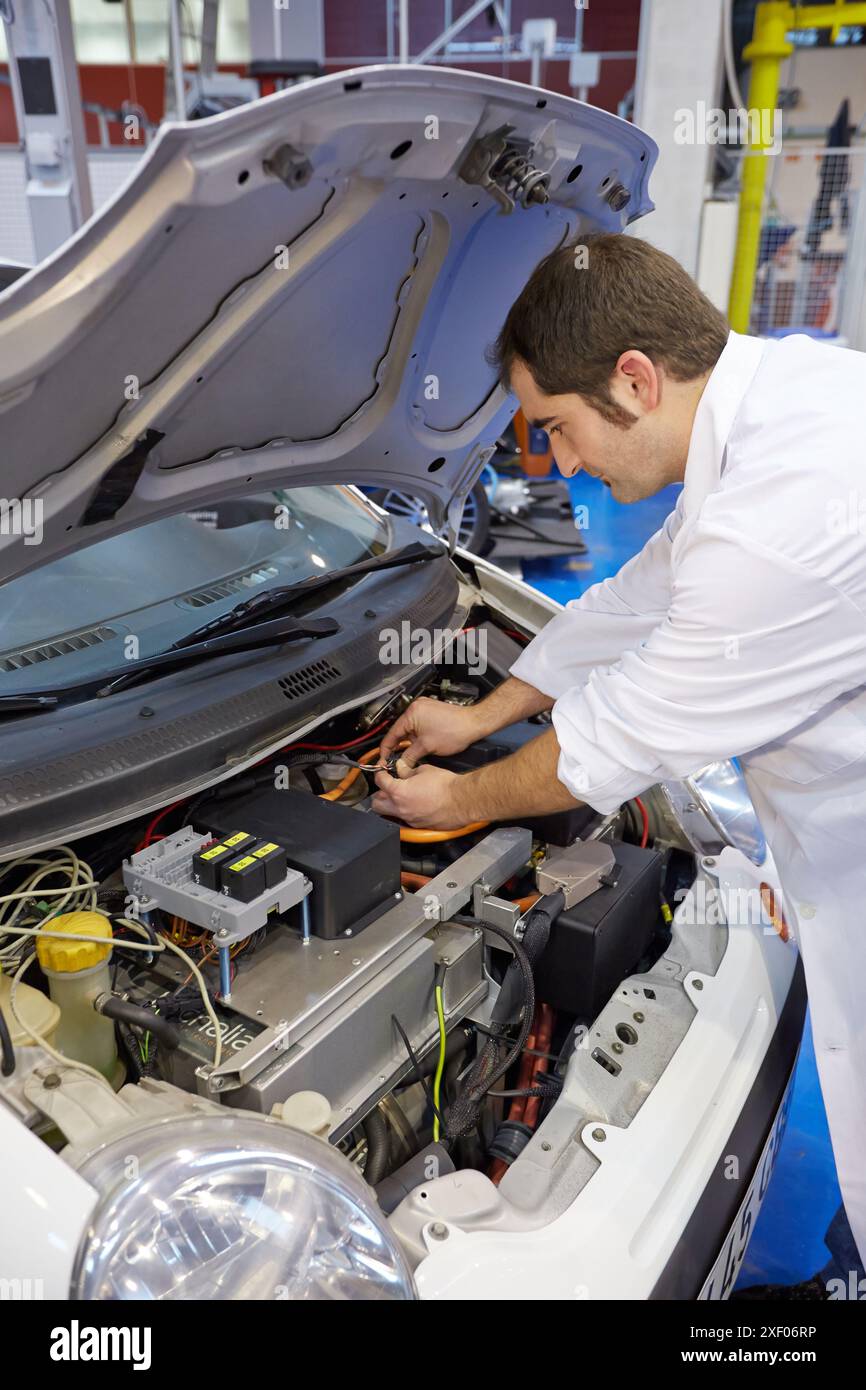 Recherche et développement dans les véhicules électriques nouveaux concepts et plate-forme de développement de composants pour les véhicules à propulsion électrique NCV Industry et TR Banque D'Images