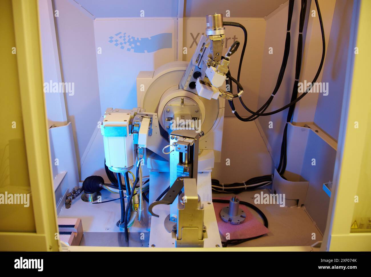 Diffractomètre à rayons X pour échantillons de poudre, XRD, recherche sur les matériaux de construction, Tecnalia Research & innovation, Zamudio, Bizkaia, pays Basque, Espagne Banque D'Images