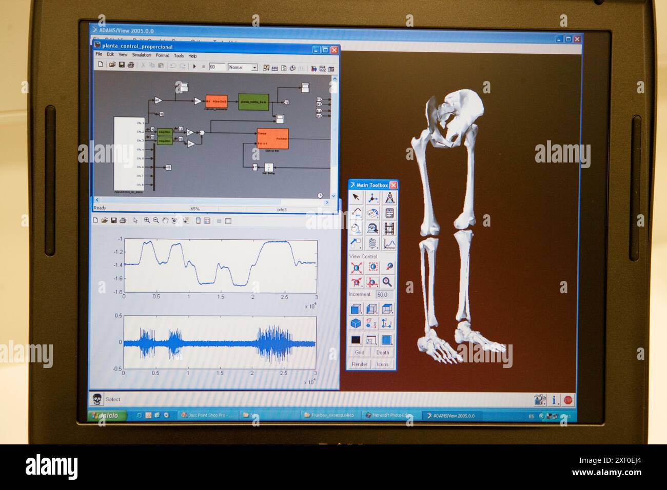 Biomécanique : des chercheurs développent un exosquelette destiné aux personnes souffrant de faiblesse musculaire des membres inférieurs. Fondation Fatronik, Researc Banque D'Images