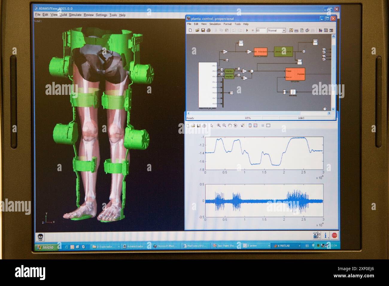 Biomécanique : des chercheurs développent un exosquelette destiné aux personnes souffrant de faiblesse musculaire des membres inférieurs. Fondation Fatronik, Researc Banque D'Images