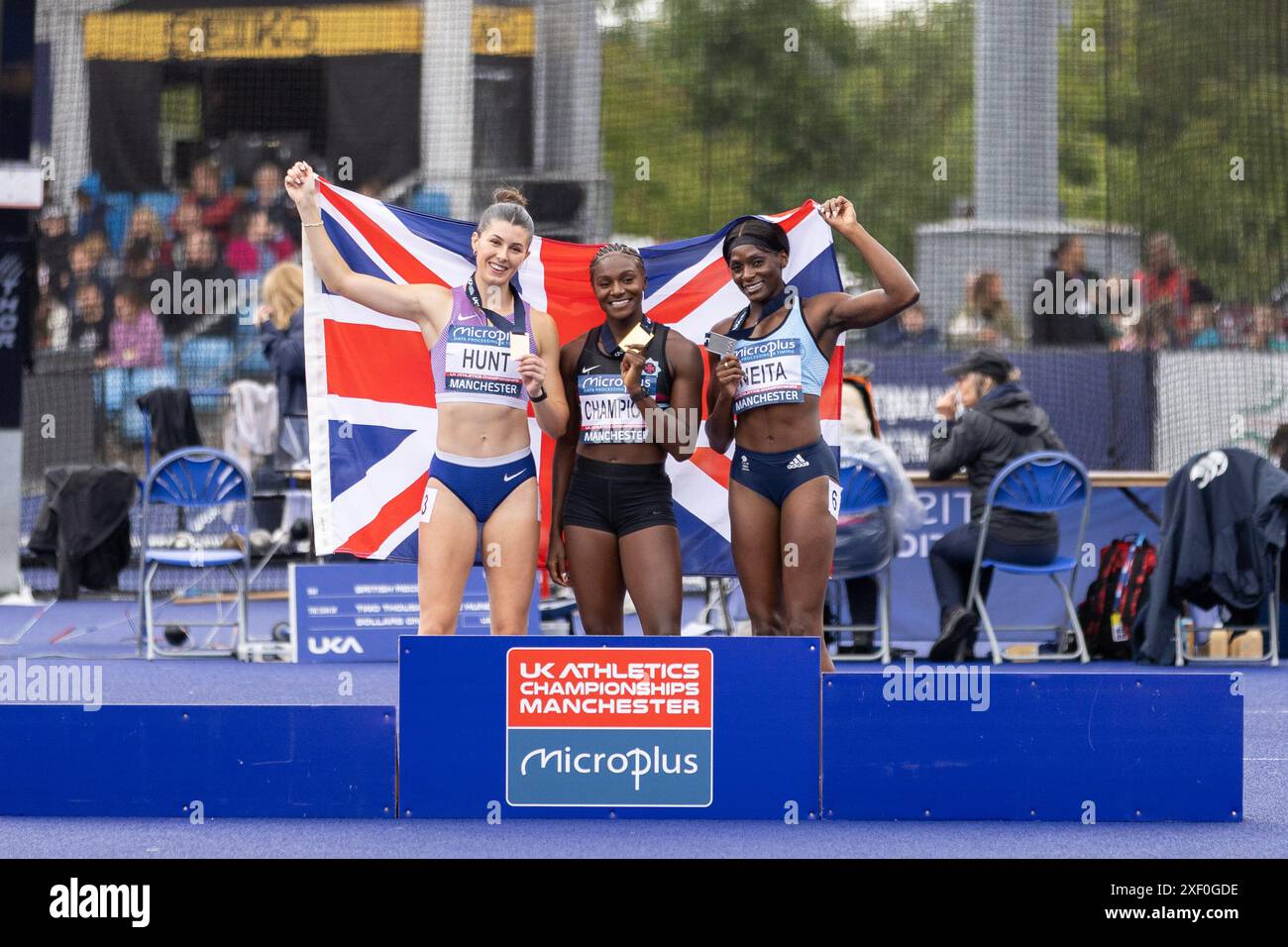Manchester, Royaume-Uni, 30 juin 2024, 200m Women final podium image- ASHER-SMITH Dina, NEITA Daryll et HUNT Amy, à la Manchester Regional Arena, crédit : Aaron Badkin/Alamy Live News Banque D'Images