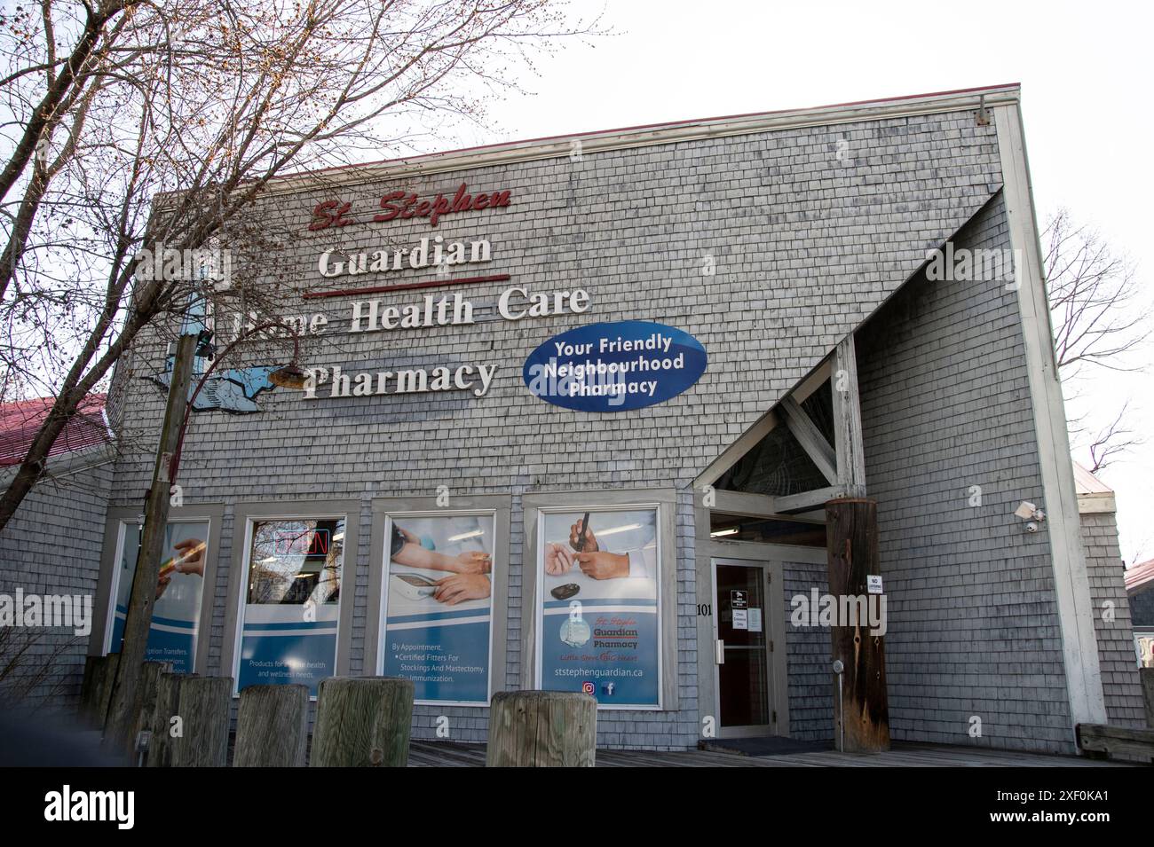 Guardian Home Health Care Pharmacy on King Street in équipée Stephen, New Brunswick, Canada Banque D'Images