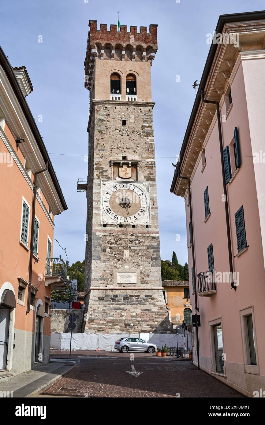 Le clocher en pierre historique Torre civica à Lonato, Italie Banque D'Images