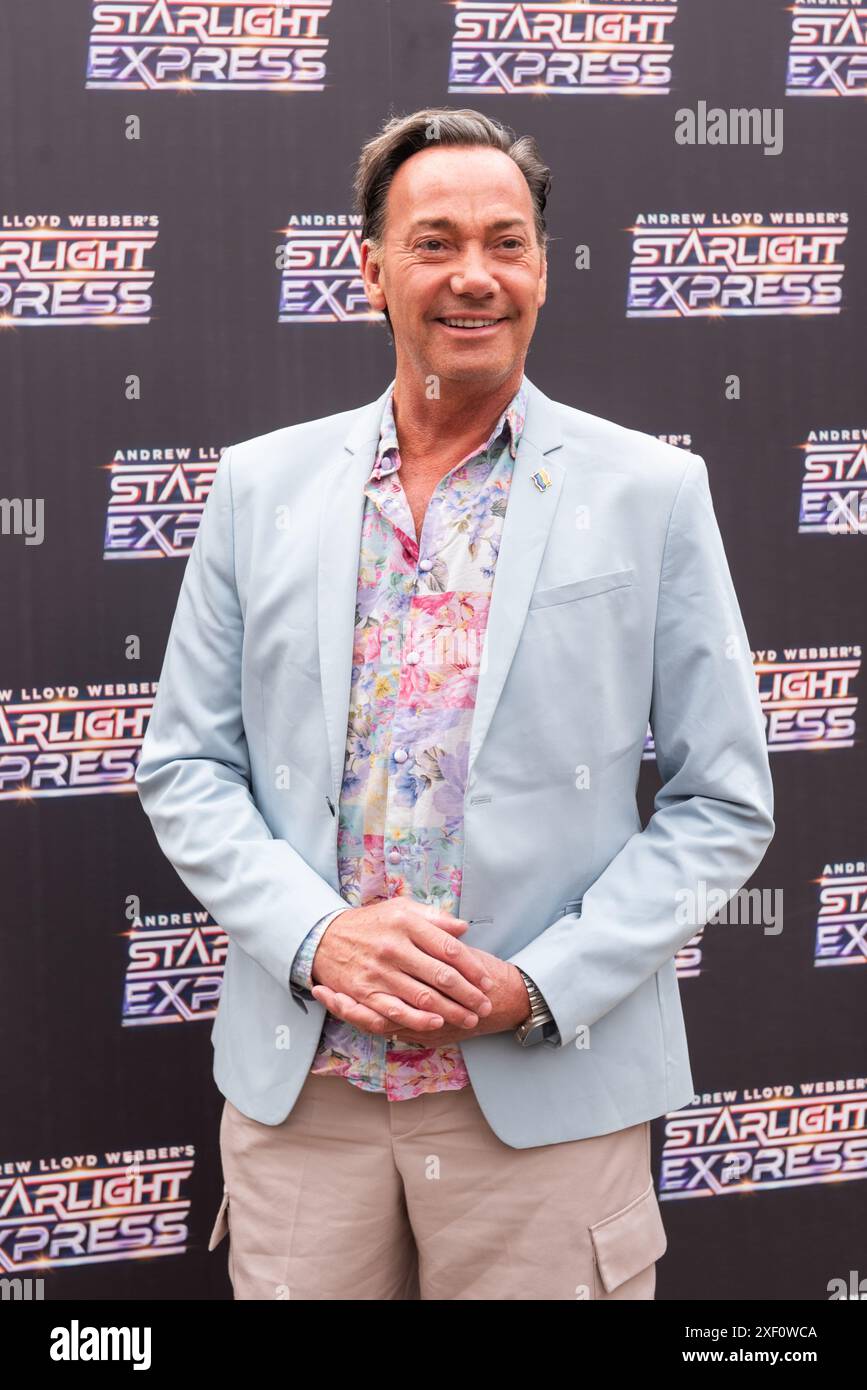 Londres, 30 juin 2024, Craig Revel Horwood pose pour les arrivées Starlight Express pour la soirée d'ouverture, Troubadour Wembley Park Theatre, Lou Morris Photography/Alamy Live News Banque D'Images