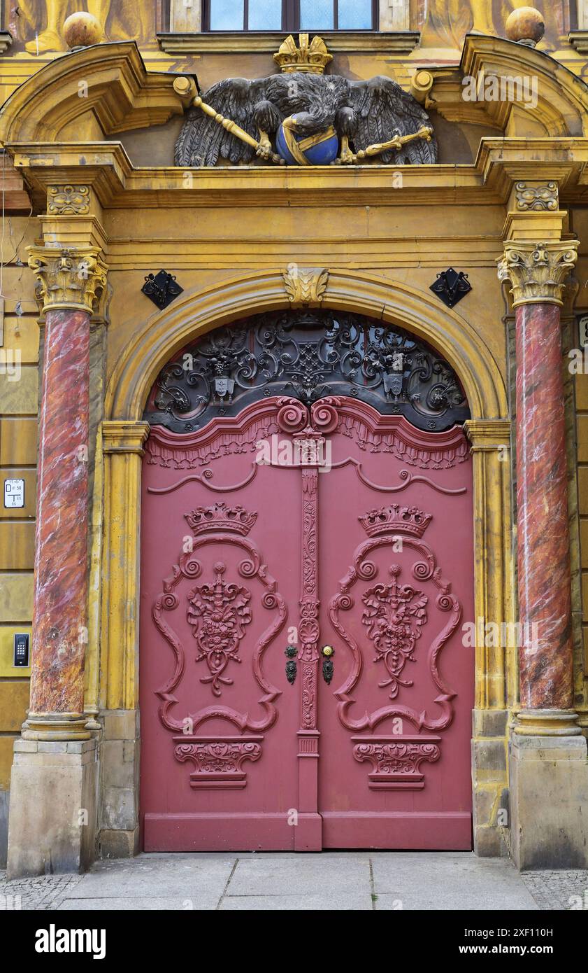 Vieille porte dans le centre-ville de Wroclaw, Pologne, verticale Banque D'Images